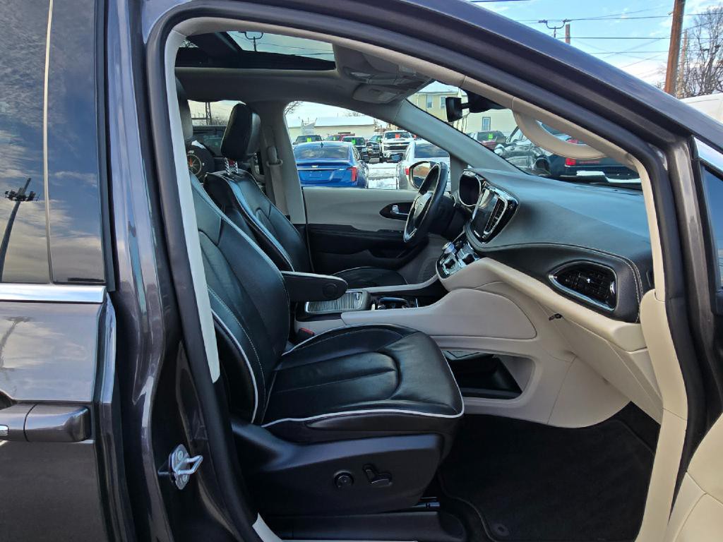 2022 Chrysler Pacifica Image 19