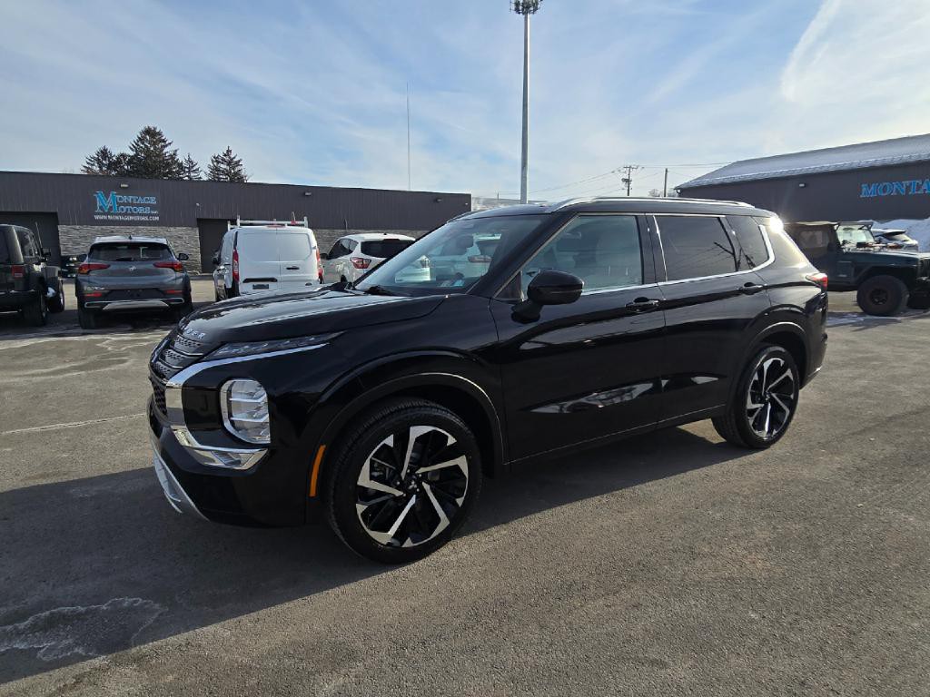 2024 Mitsubishi Outlander Image 3