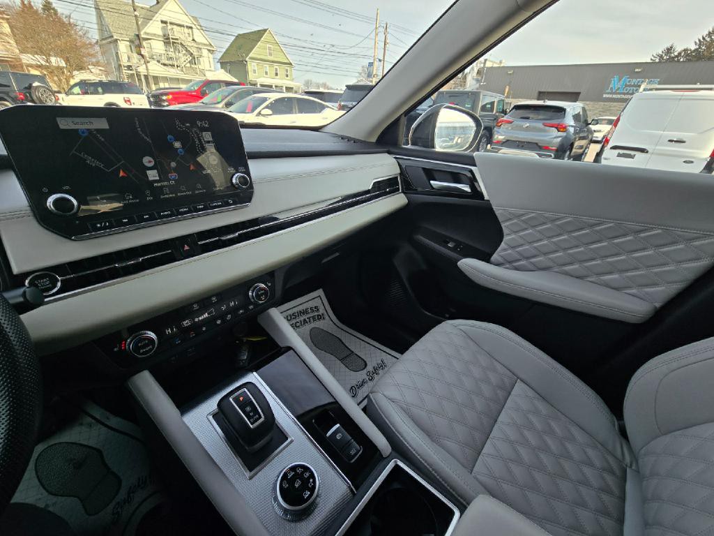 2024 Mitsubishi Outlander Image 12