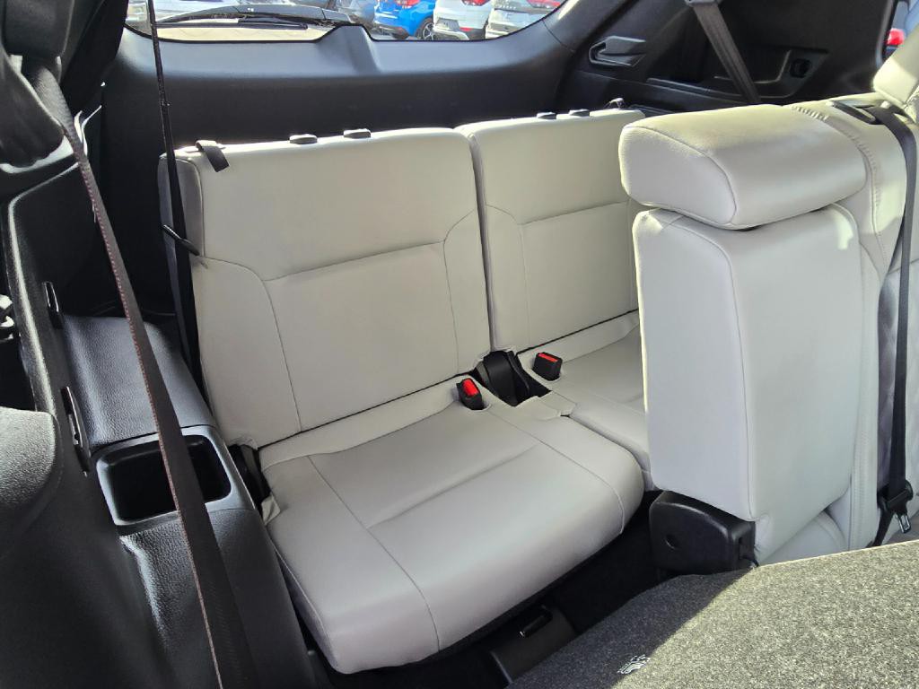 2024 Mitsubishi Outlander Image 16