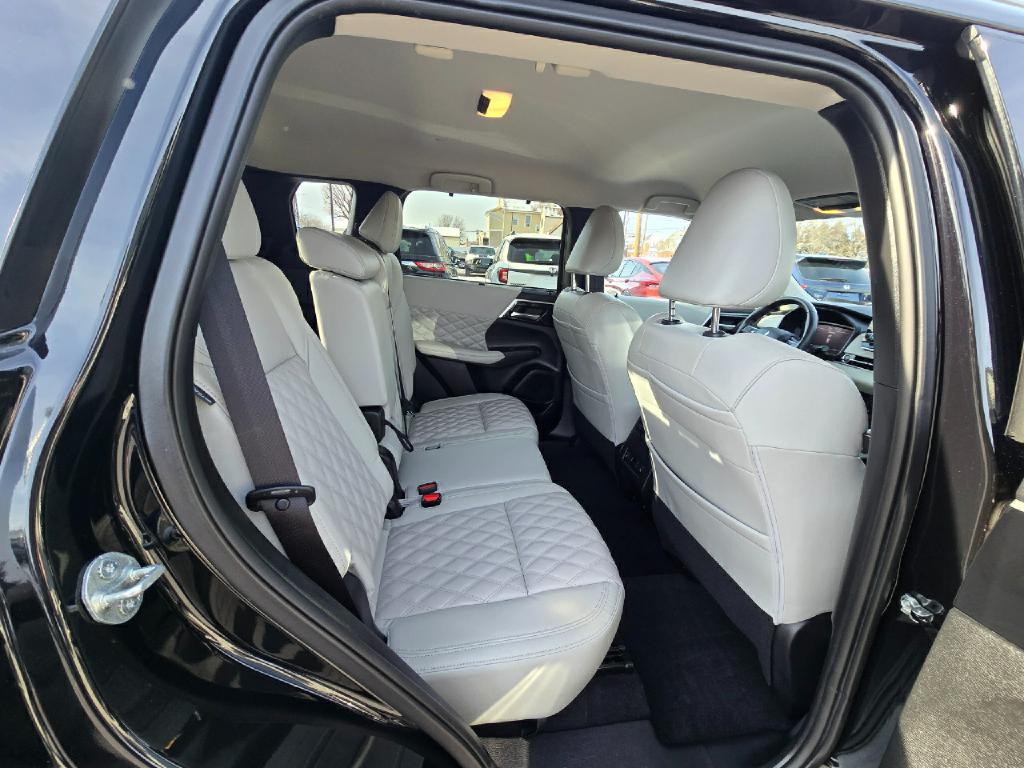 2024 Mitsubishi Outlander Image 17