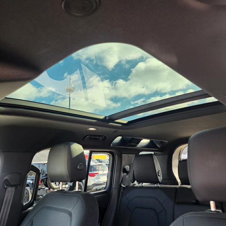 2025 Land Rover Defender Image 7