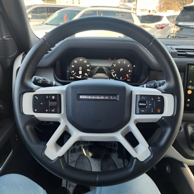 2025 Land Rover Defender Image 8