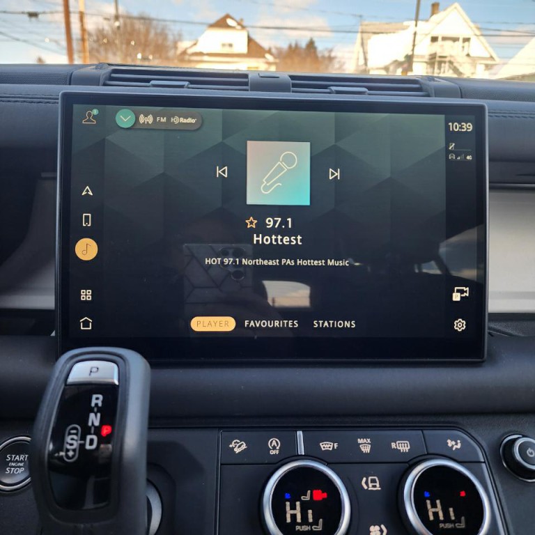 2025 Land Rover Defender Image 10