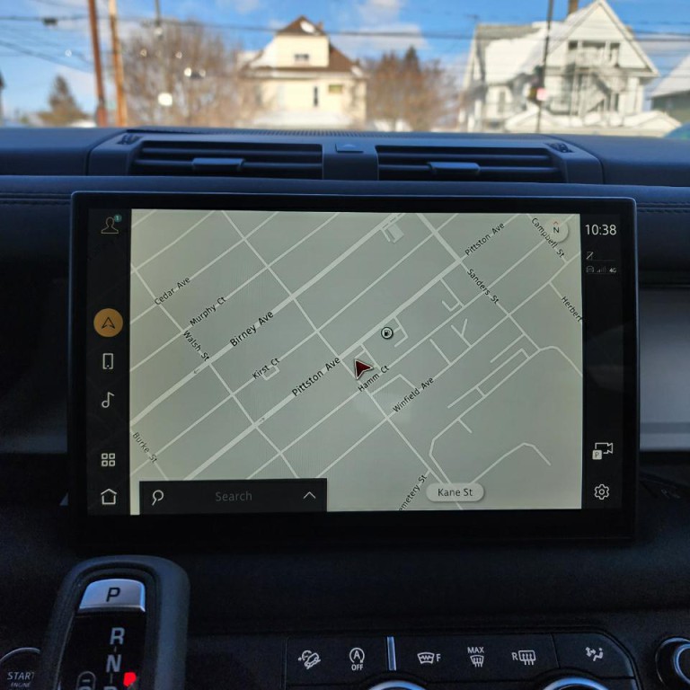 2025 Land Rover Defender Image 12