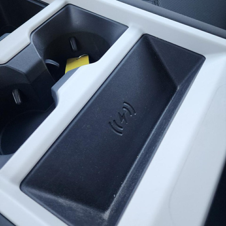 2025 Land Rover Defender Image 14