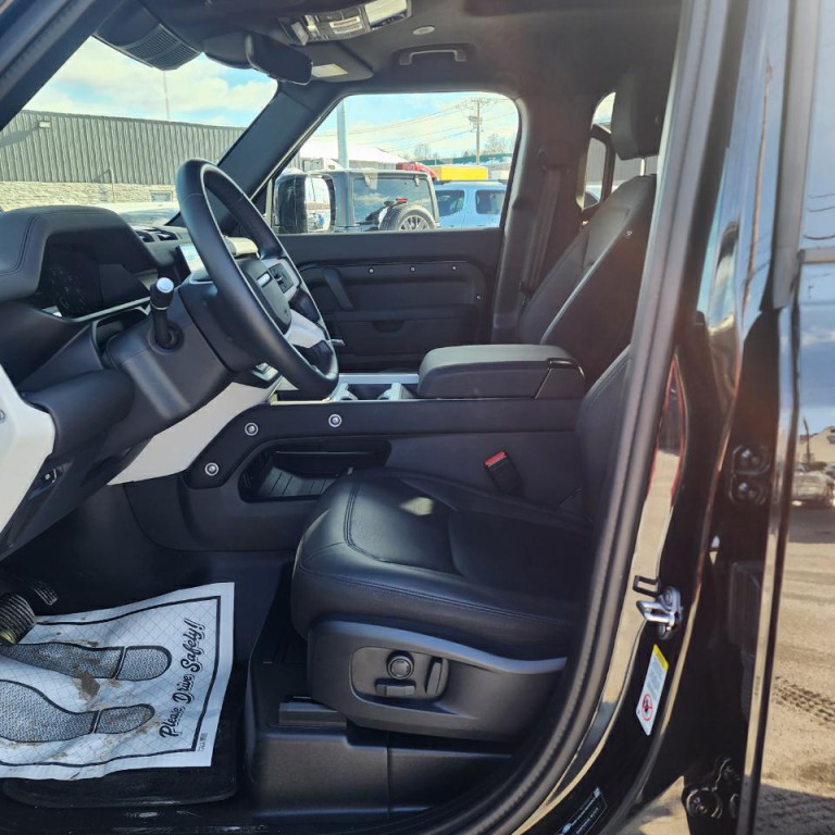 2025 Land Rover Defender Image 17