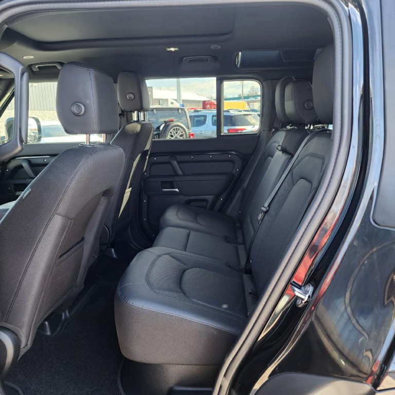 2025 Land Rover Defender Image 18