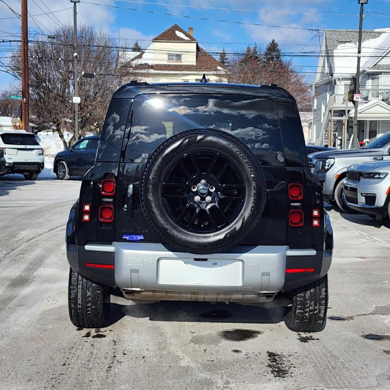 2025 Land Rover Defender Image 21