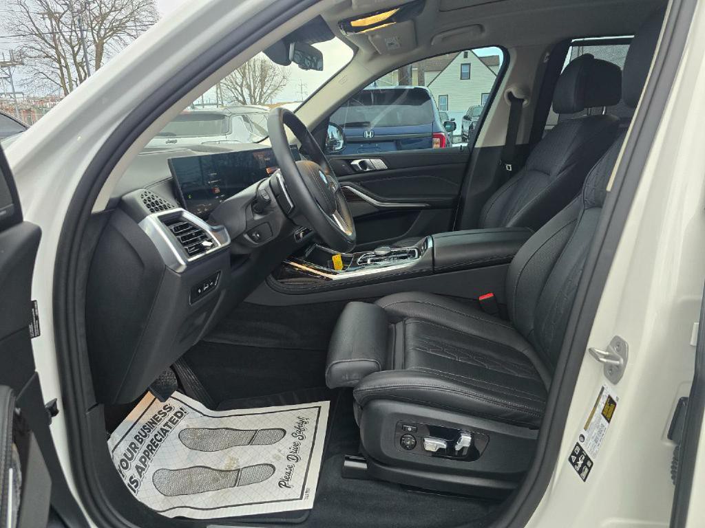 2026 BMW X7 Image 14