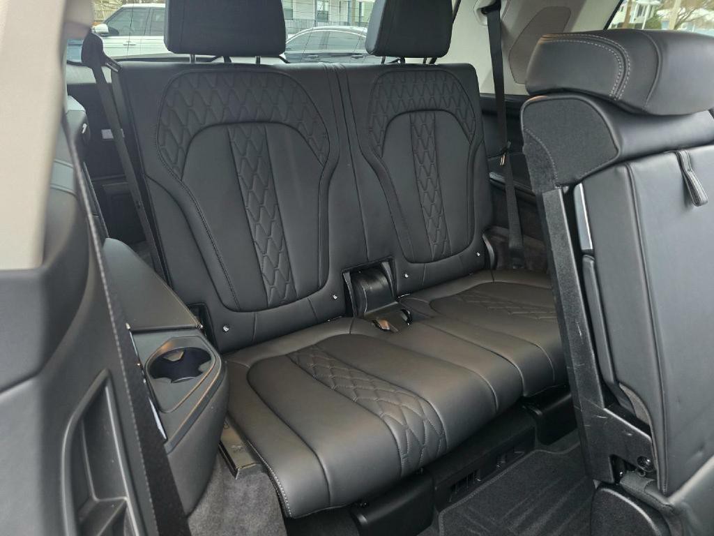 2026 BMW X7 Image 16