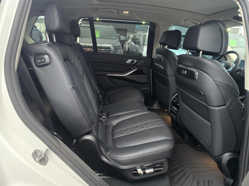 2026 BMW X7 Image 17