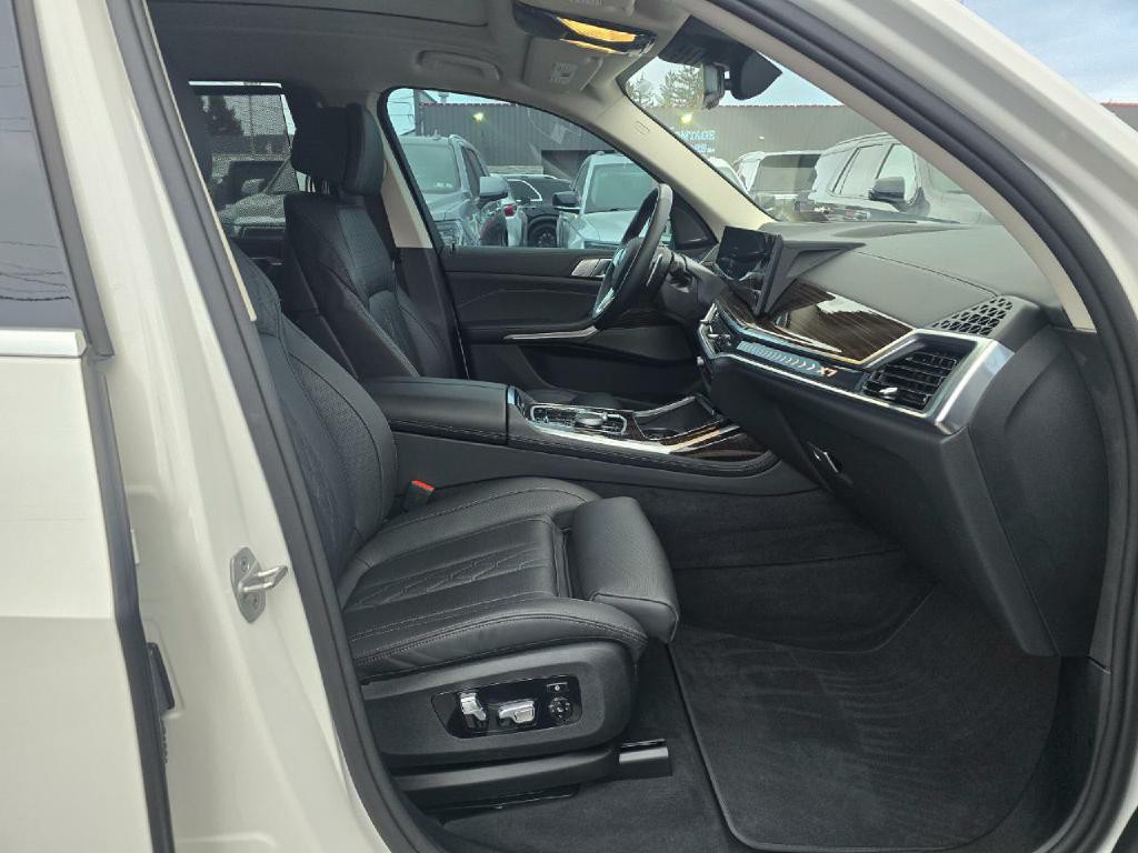 2026 BMW X7 Image 18