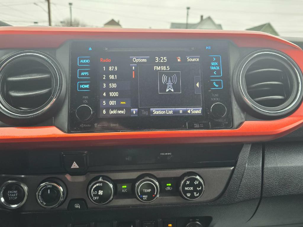 2019 Toyota Tacoma Image 10