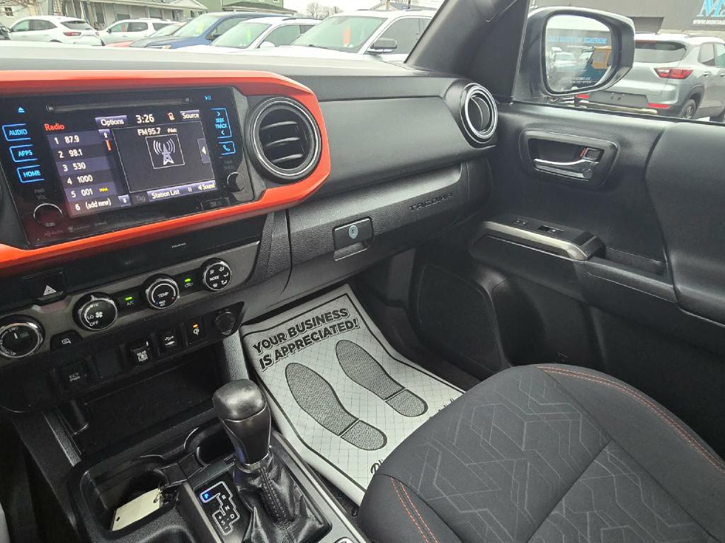 2019 Toyota Tacoma Image 12