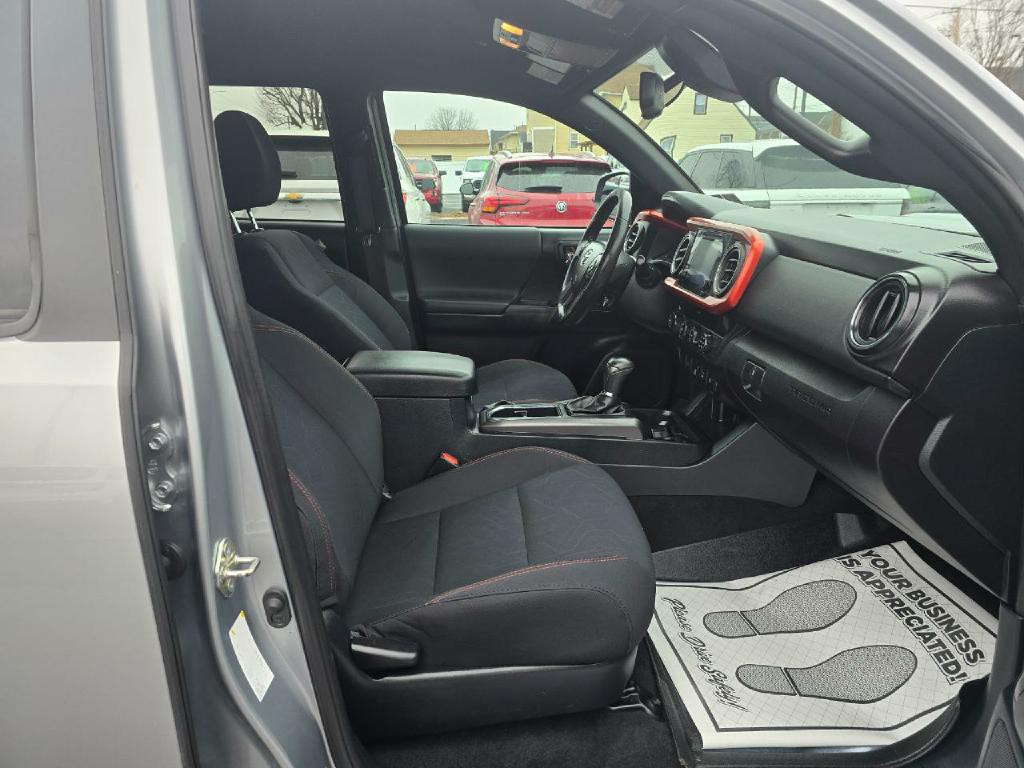 2019 Toyota Tacoma Image 16