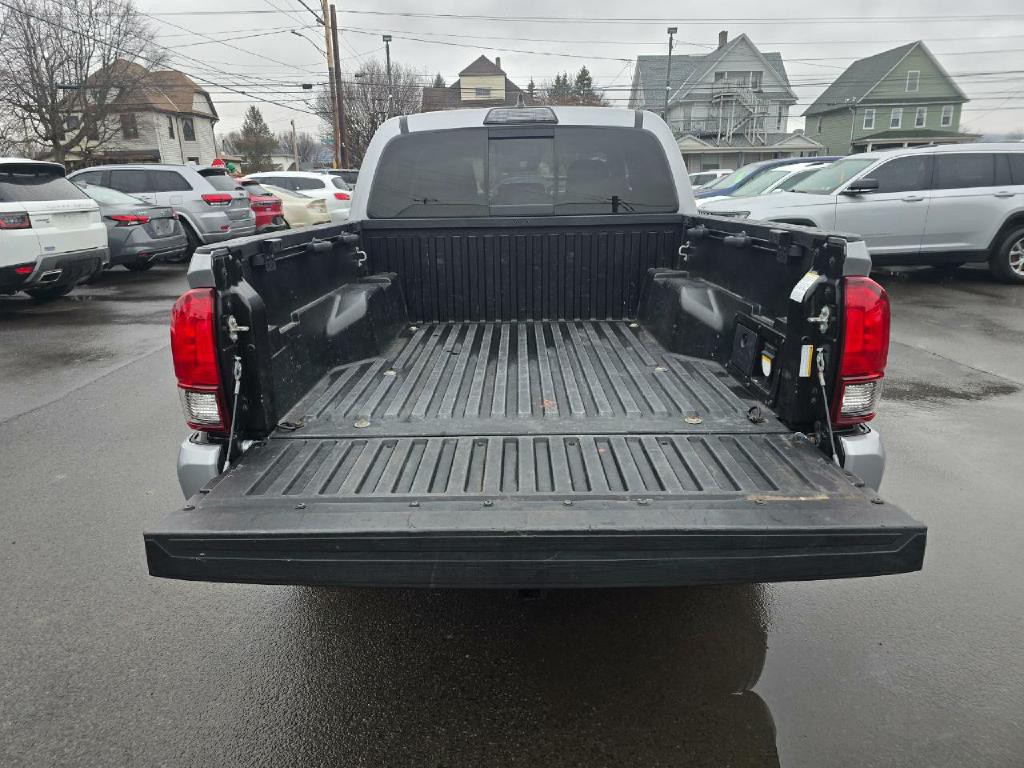2019 Toyota Tacoma Image 18
