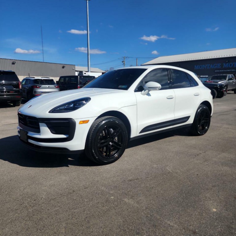 2025 Porsche Macan Image 3