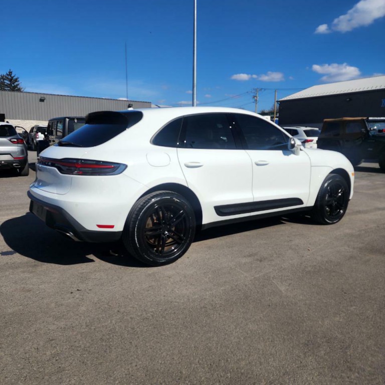 2025 Porsche Macan Image 5