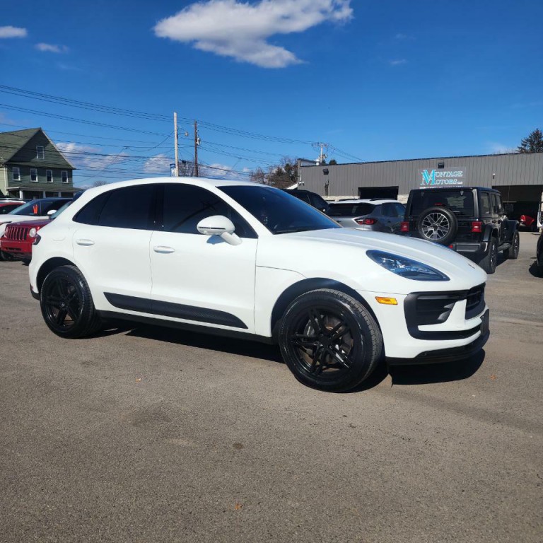 2025 Porsche Macan Image 6