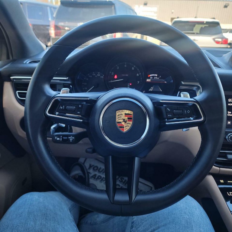 2025 Porsche Macan Image 8