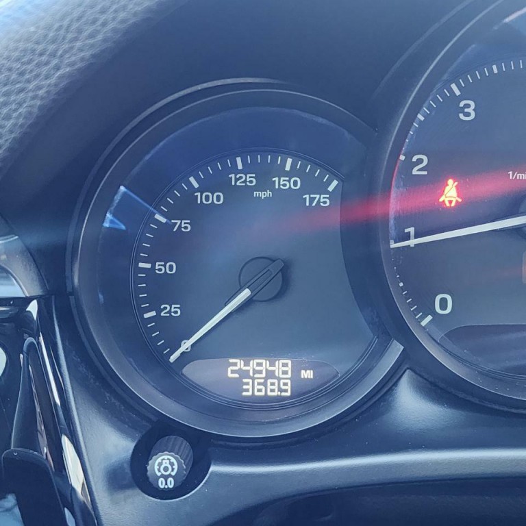 2025 Porsche Macan Image 9