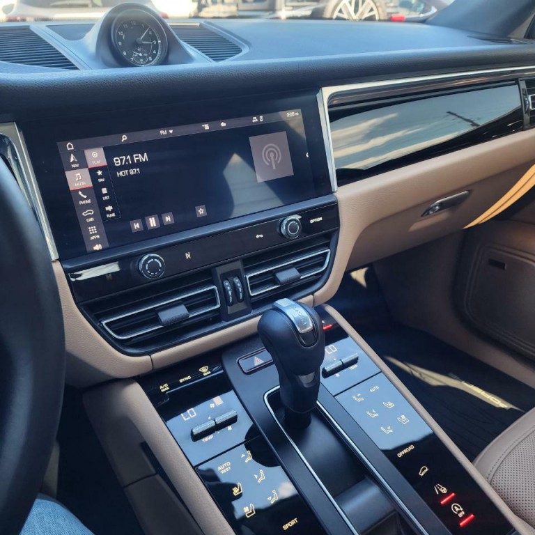 2025 Porsche Macan Image 11