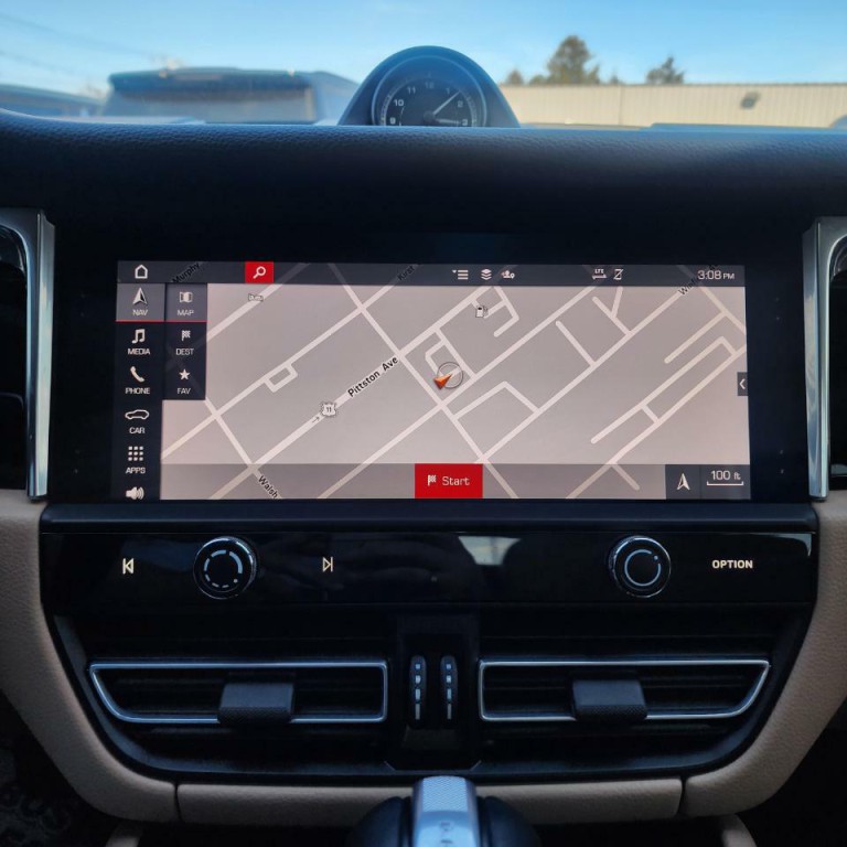 2025 Porsche Macan Image 12