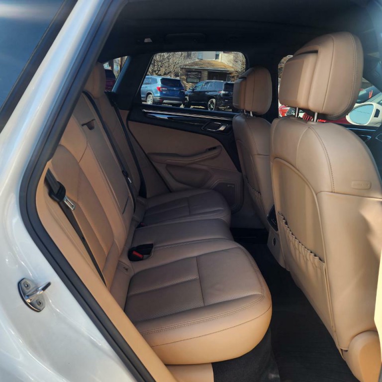 2025 Porsche Macan Image 13