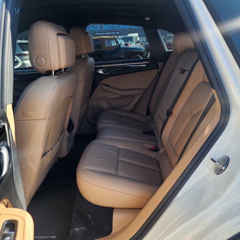 2025 Porsche Macan Image 16