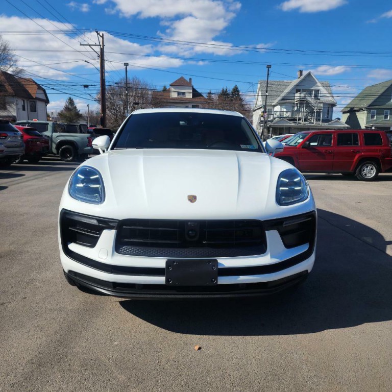 2025 Porsche Macan Image 17