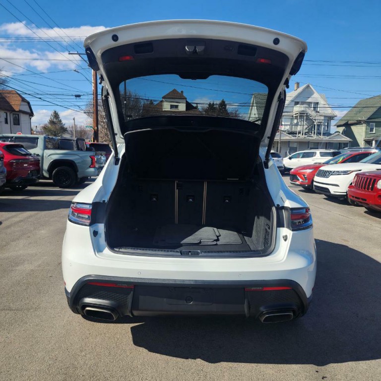 2025 Porsche Macan Image 20