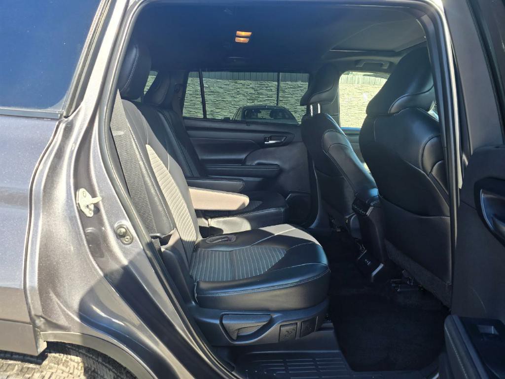2022 Toyota Highlander Image 18