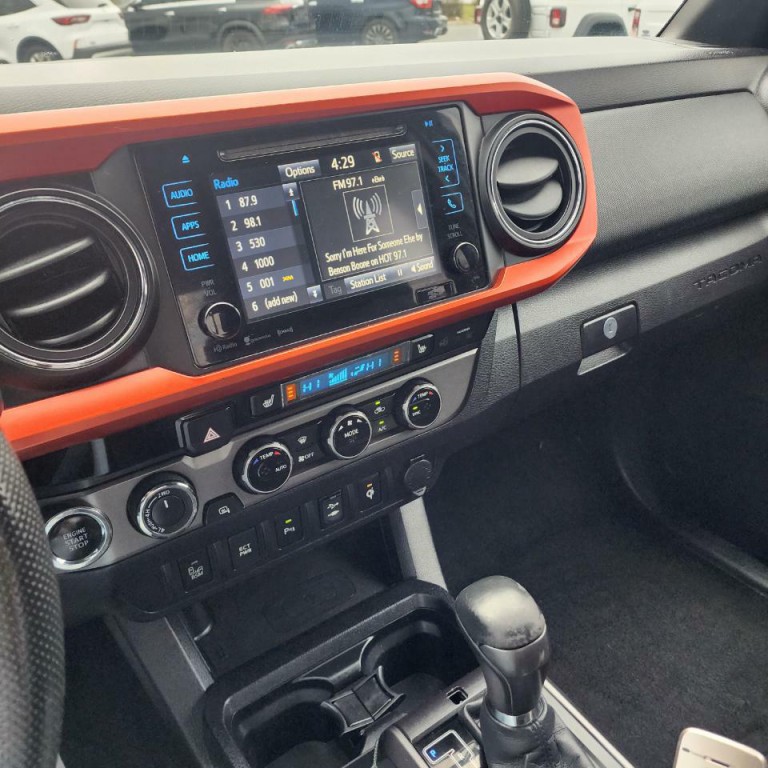 2016 Toyota Tacoma Image 9