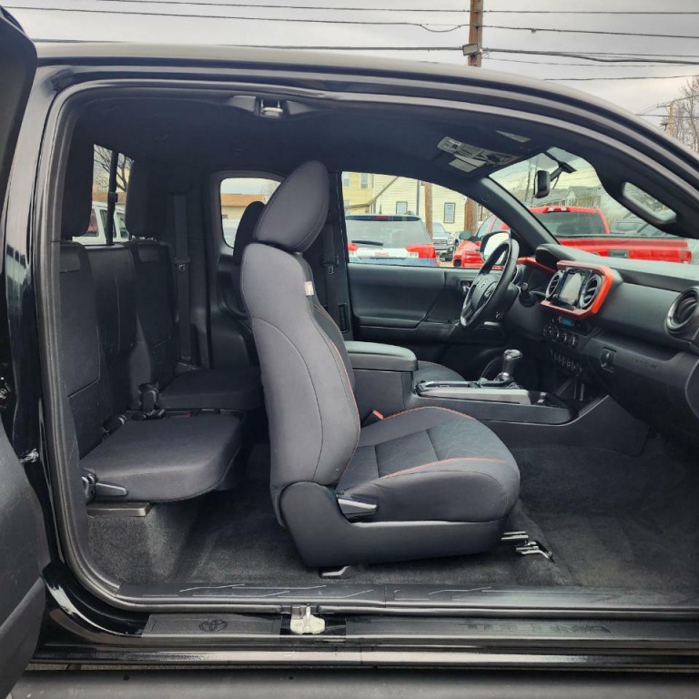 2016 Toyota Tacoma Image 13