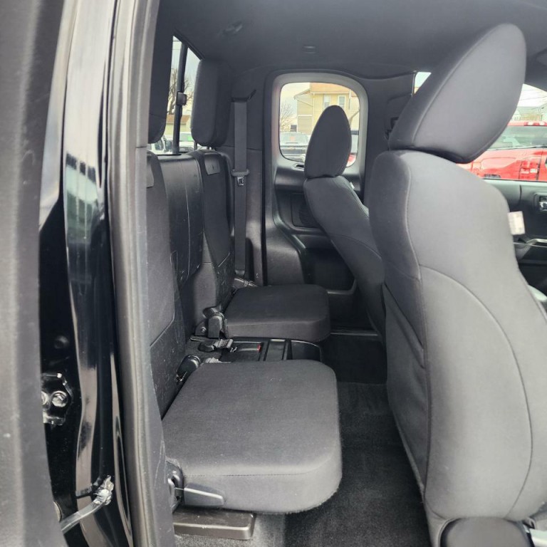 2016 Toyota Tacoma Image 14