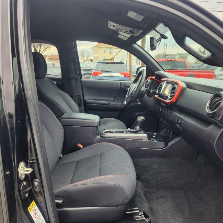 2016 Toyota Tacoma Image 15