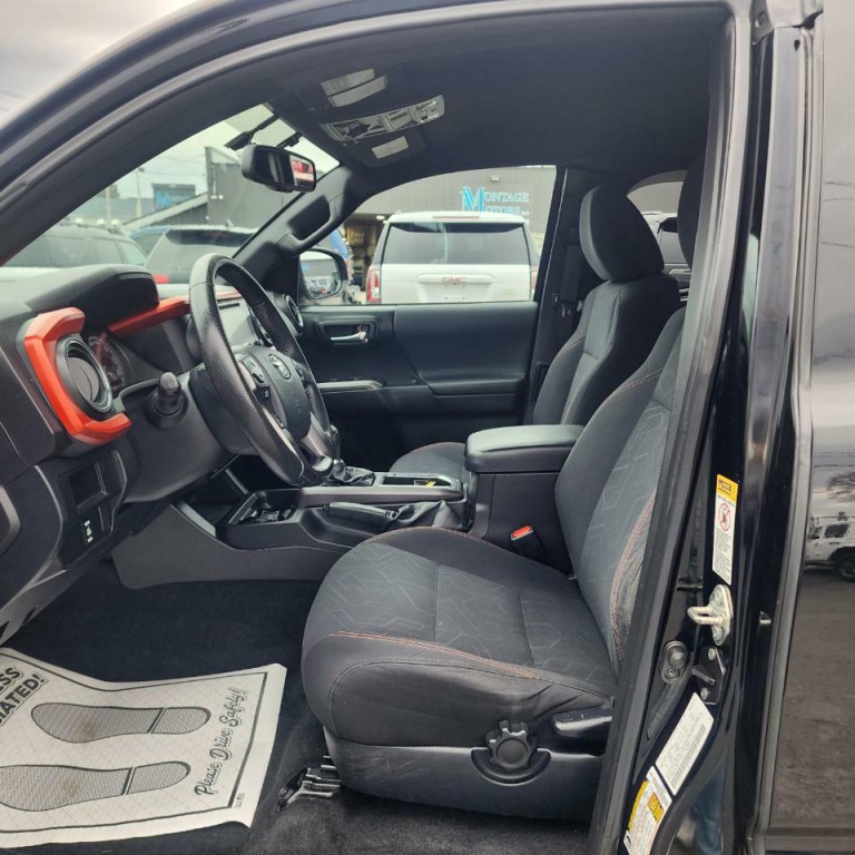 2016 Toyota Tacoma Image 16