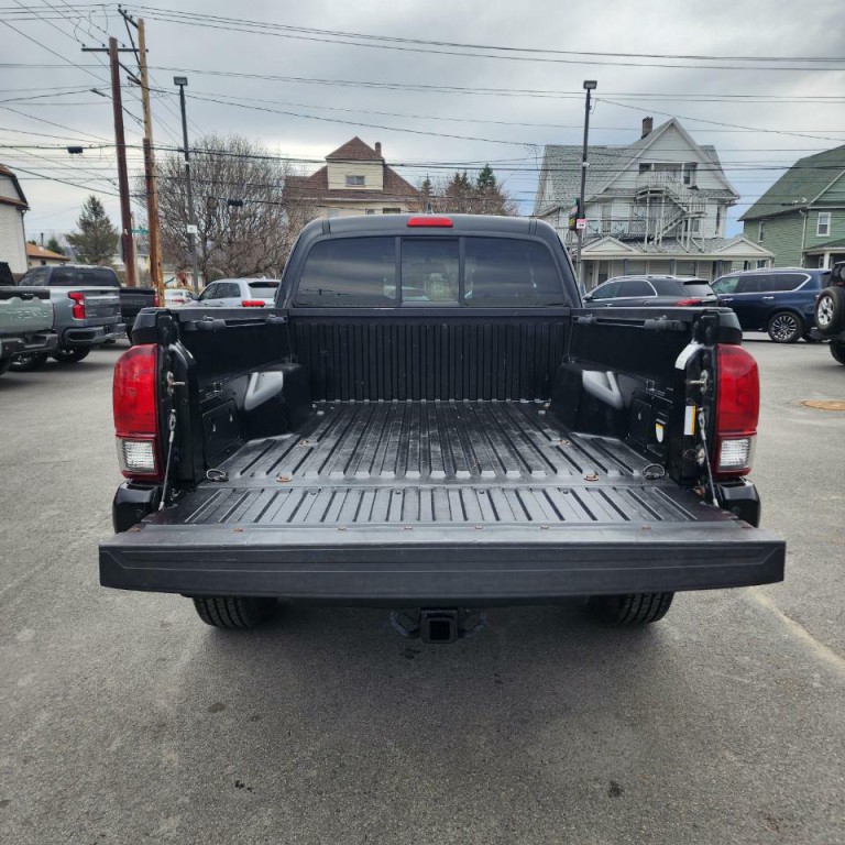 2016 Toyota Tacoma Image 22