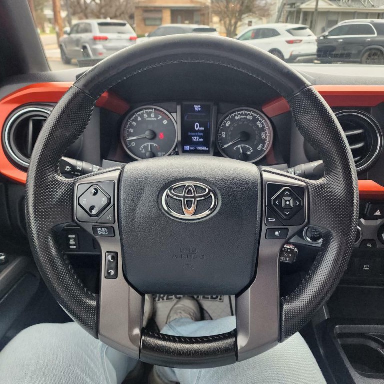 2016 Toyota Tacoma Image 23