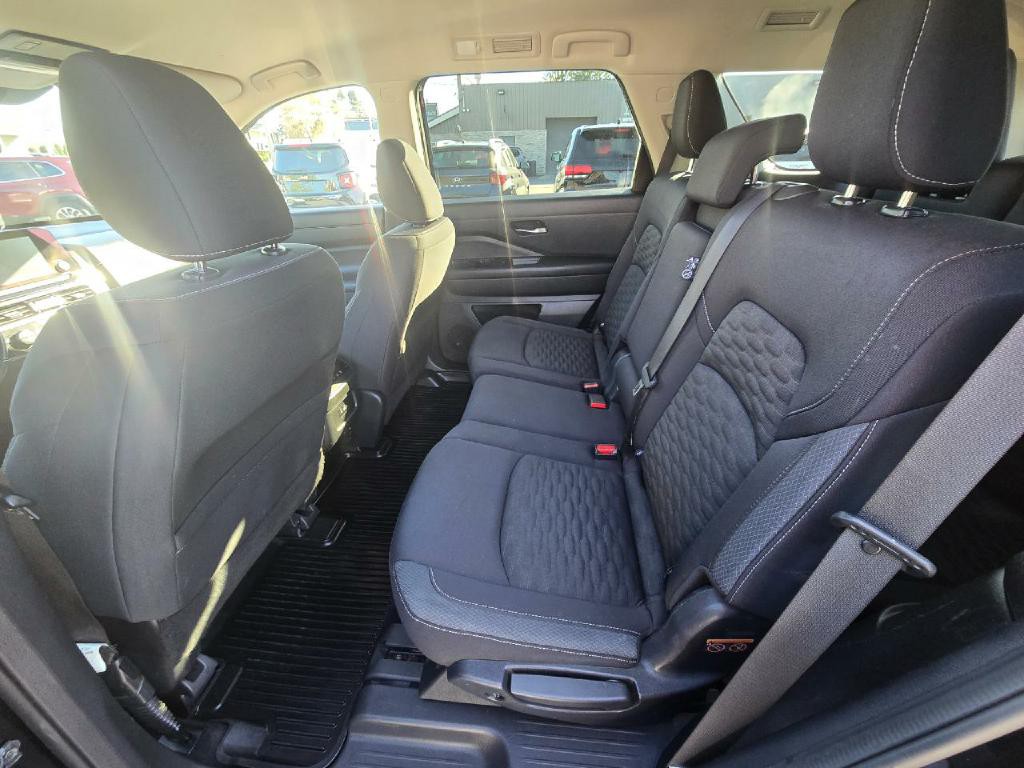 2022 Nissan Pathfinder Image 13