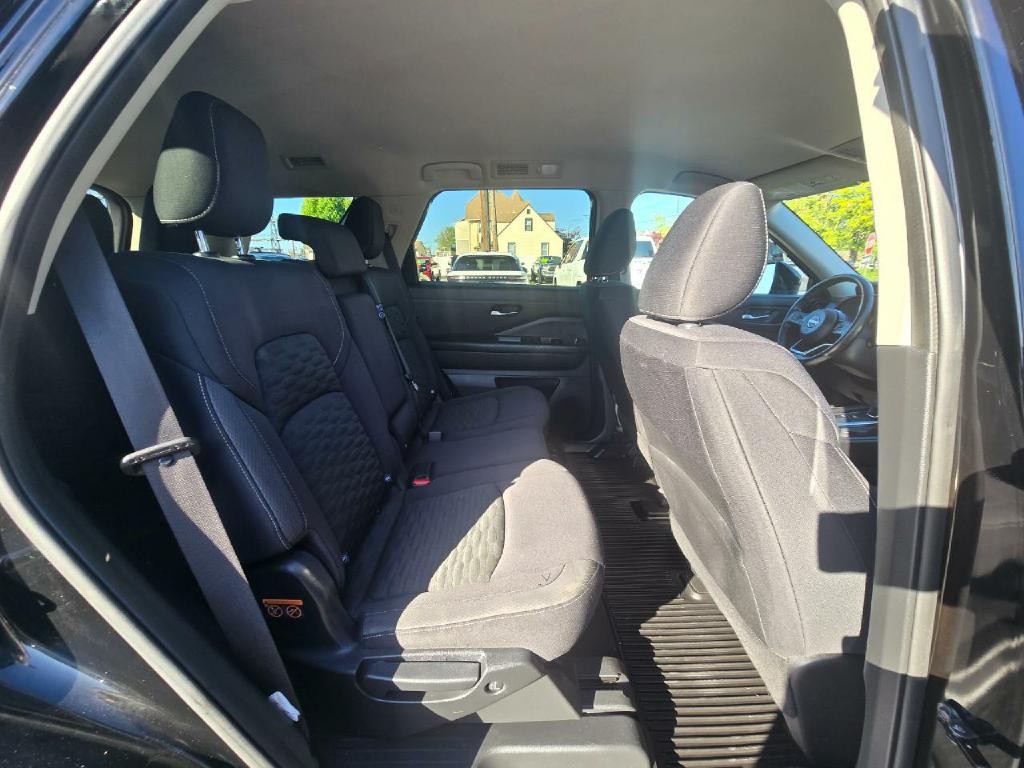 2022 Nissan Pathfinder Image 16