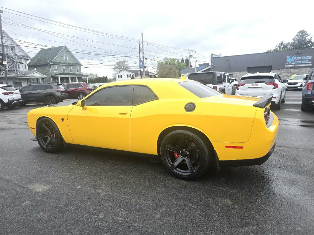 2017 Dodge Challenger Image 4