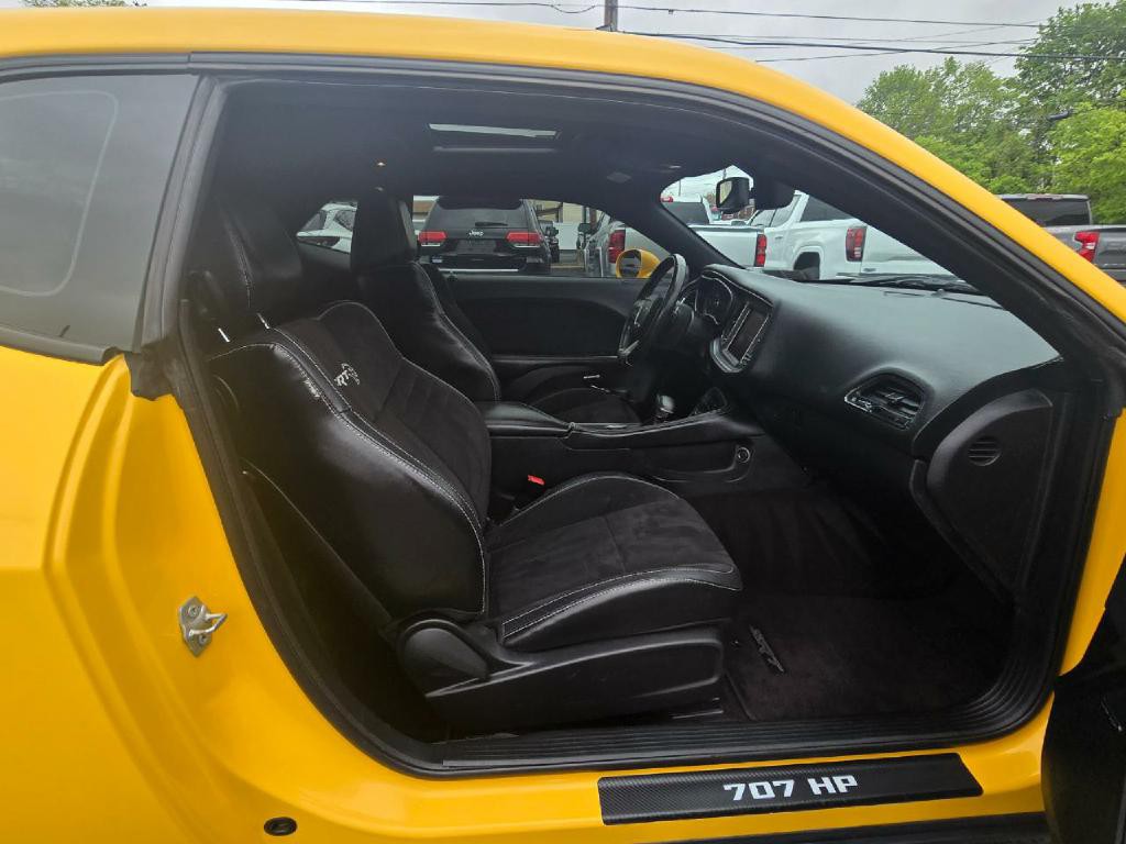 2017 Dodge Challenger Image 16