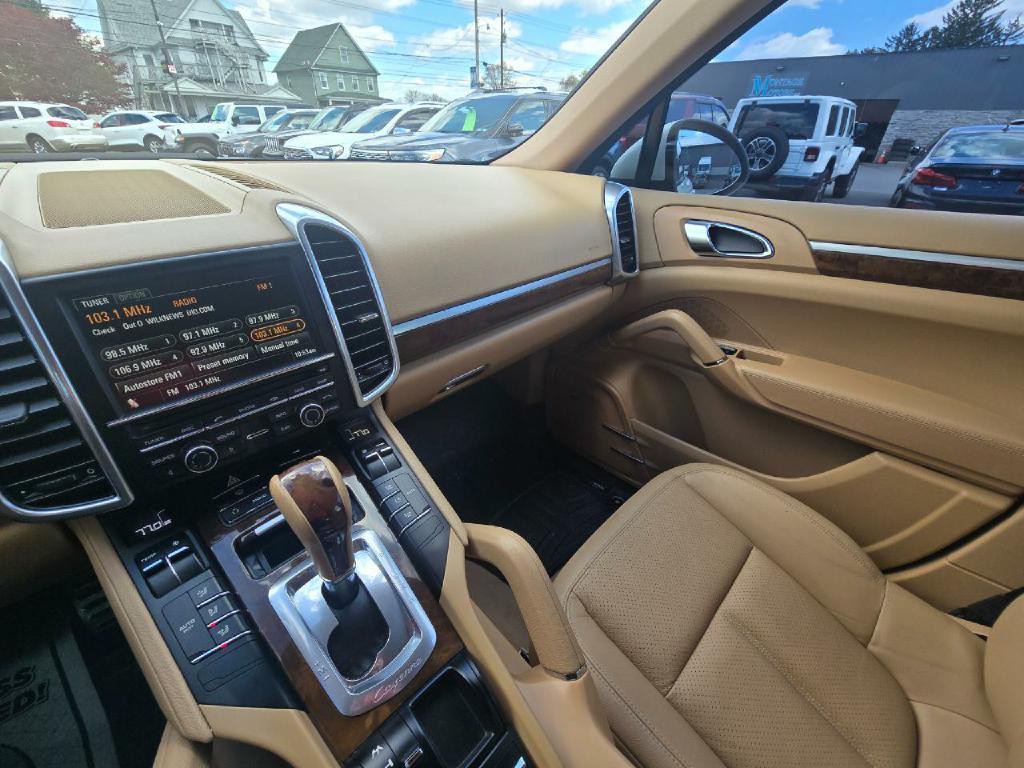 2012 Porsche Cayenne Image 12