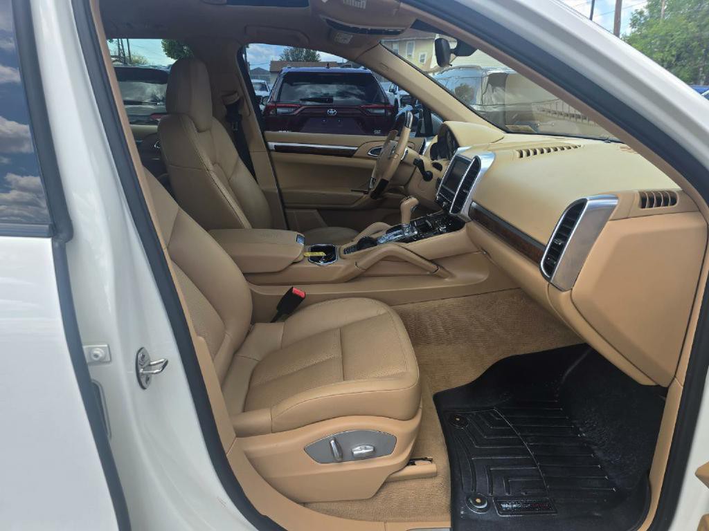 2012 Porsche Cayenne Image 16