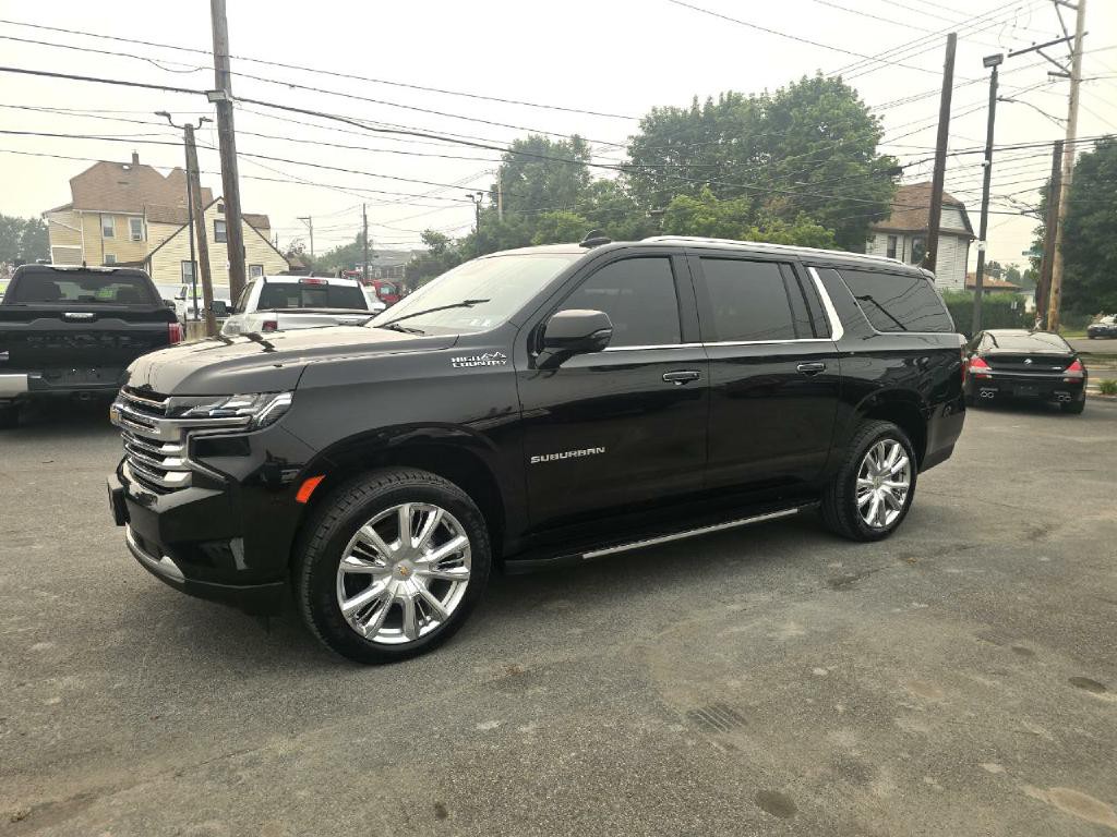 2023 Chevrolet Suburban Image 3
