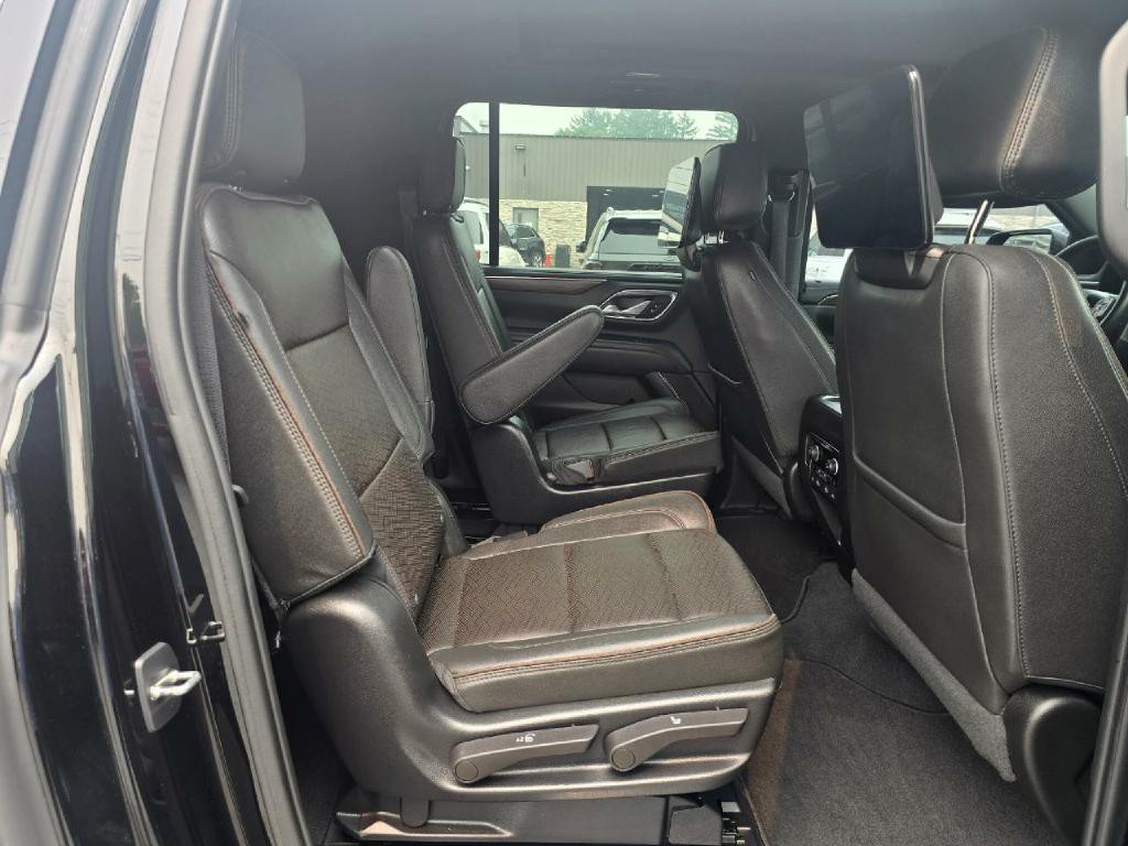 2023 Chevrolet Suburban Image 17