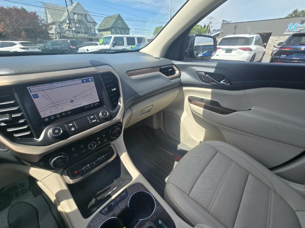 2022 GMC Acadia Image 12
