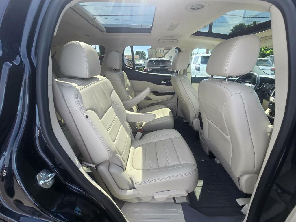 2022 GMC Acadia Image 16